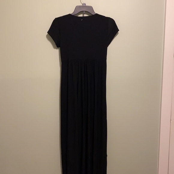 Tiana B Black Short Sleeve Long Maxi Dress With a Gem Belt Accent - Picture 4 of 10